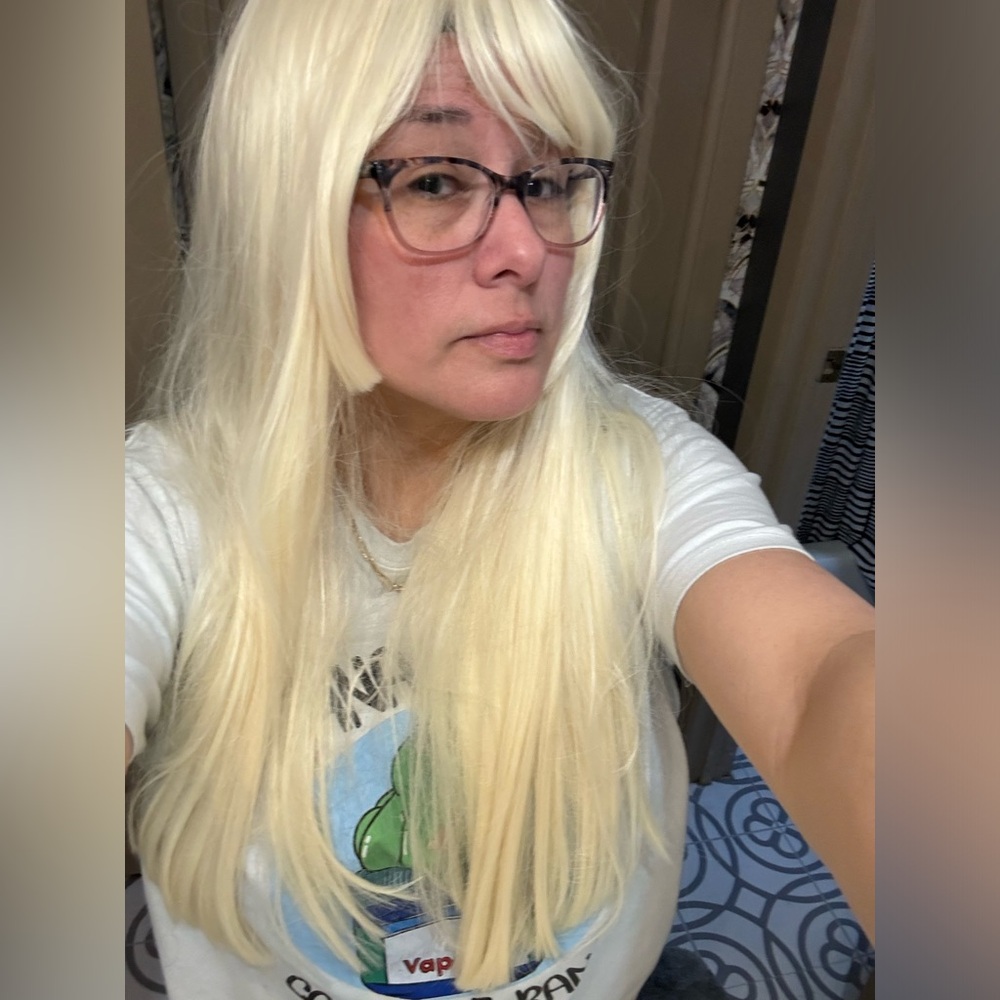 Blonde shining yourself wig, only put on for pics